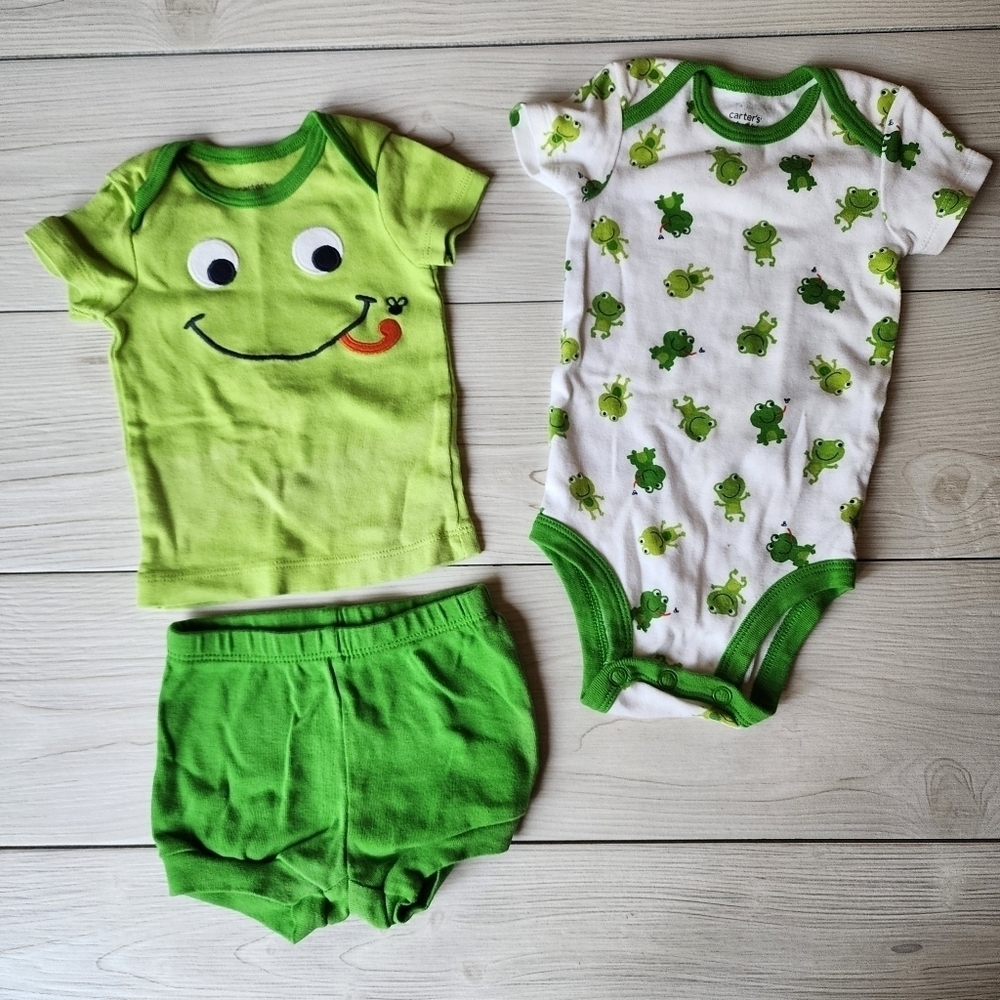 Adorable Carter's frog 3 piece set Size 3 mo